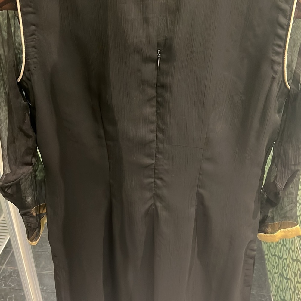 Pakistani / Indian Kurta Outfit - image 4